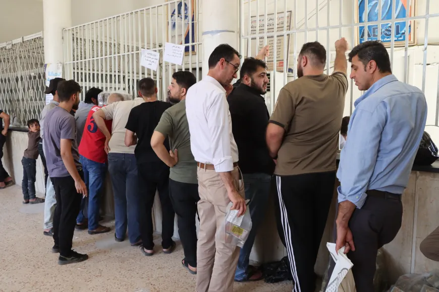 Hem yakıt yok hem de yeni para bulunamıyor: Kamışlo’da yurttaşlardan tepki