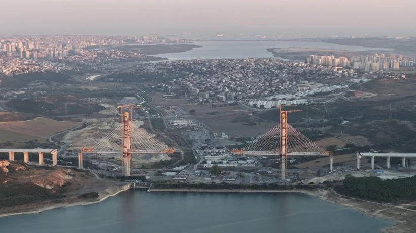 Kanal İstanbul’un ilk köprüsünde tabliye montajı sürüyor: Proje tartışmaları da yeniden gündemde