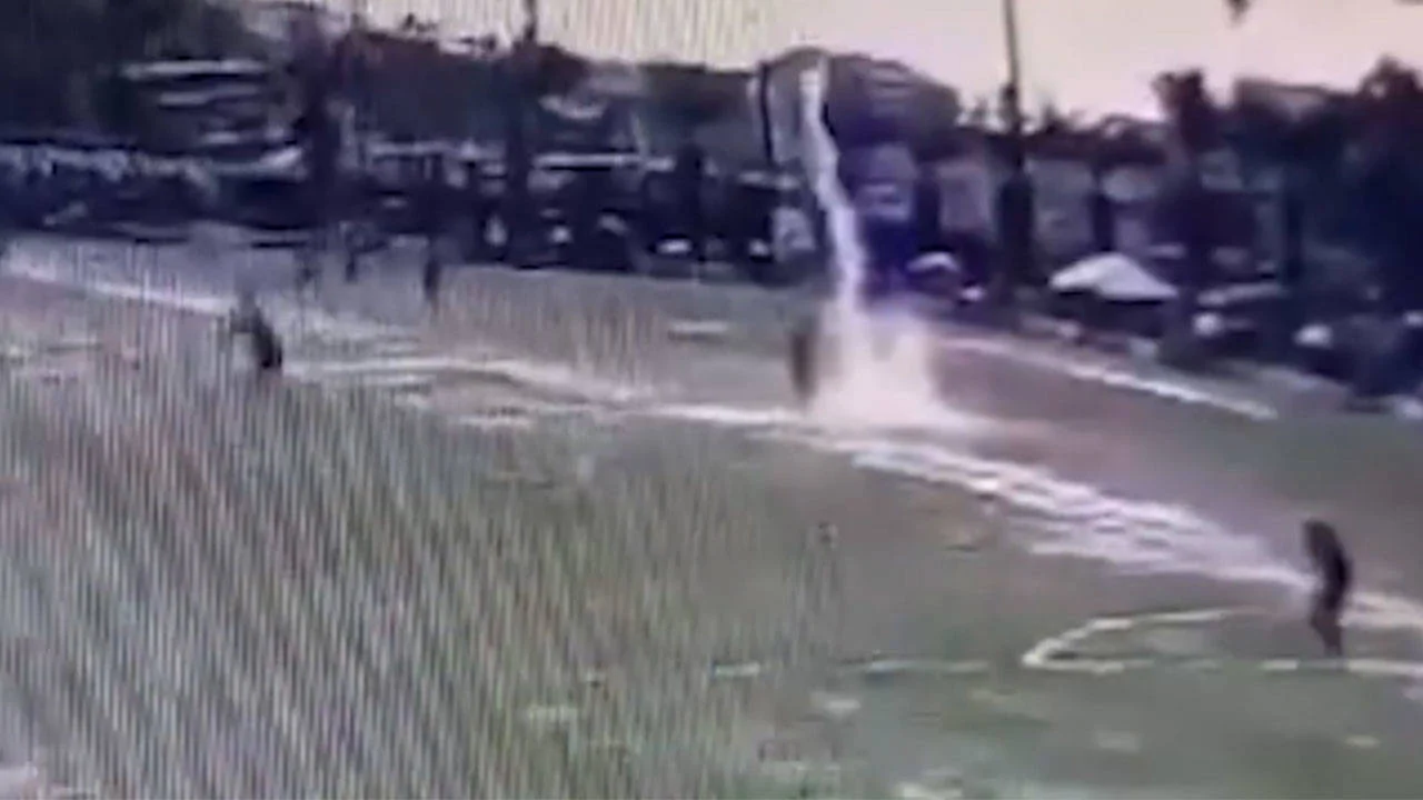 Maç sırasında sahaya yıldırım düştü: 1 ölü, 9 yaralı