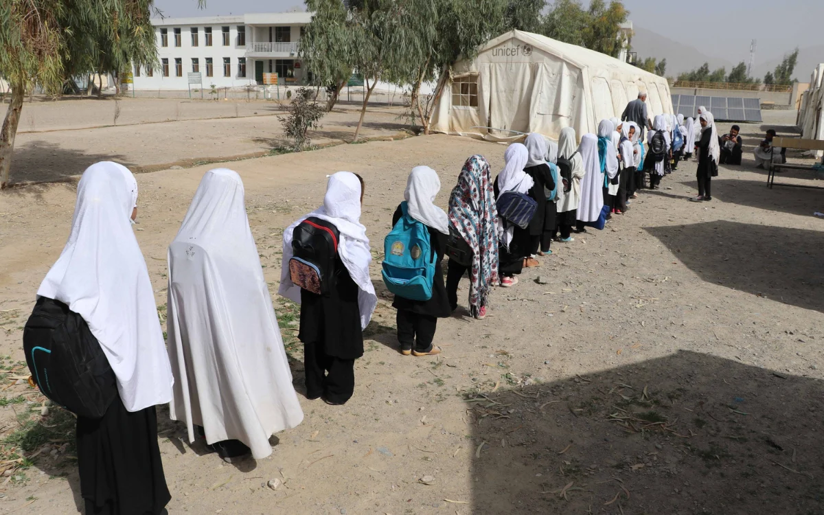 Afganistan’da milyonlarca kız çocuğu eğitimden koparıldı: UNICEF’ten uyarı