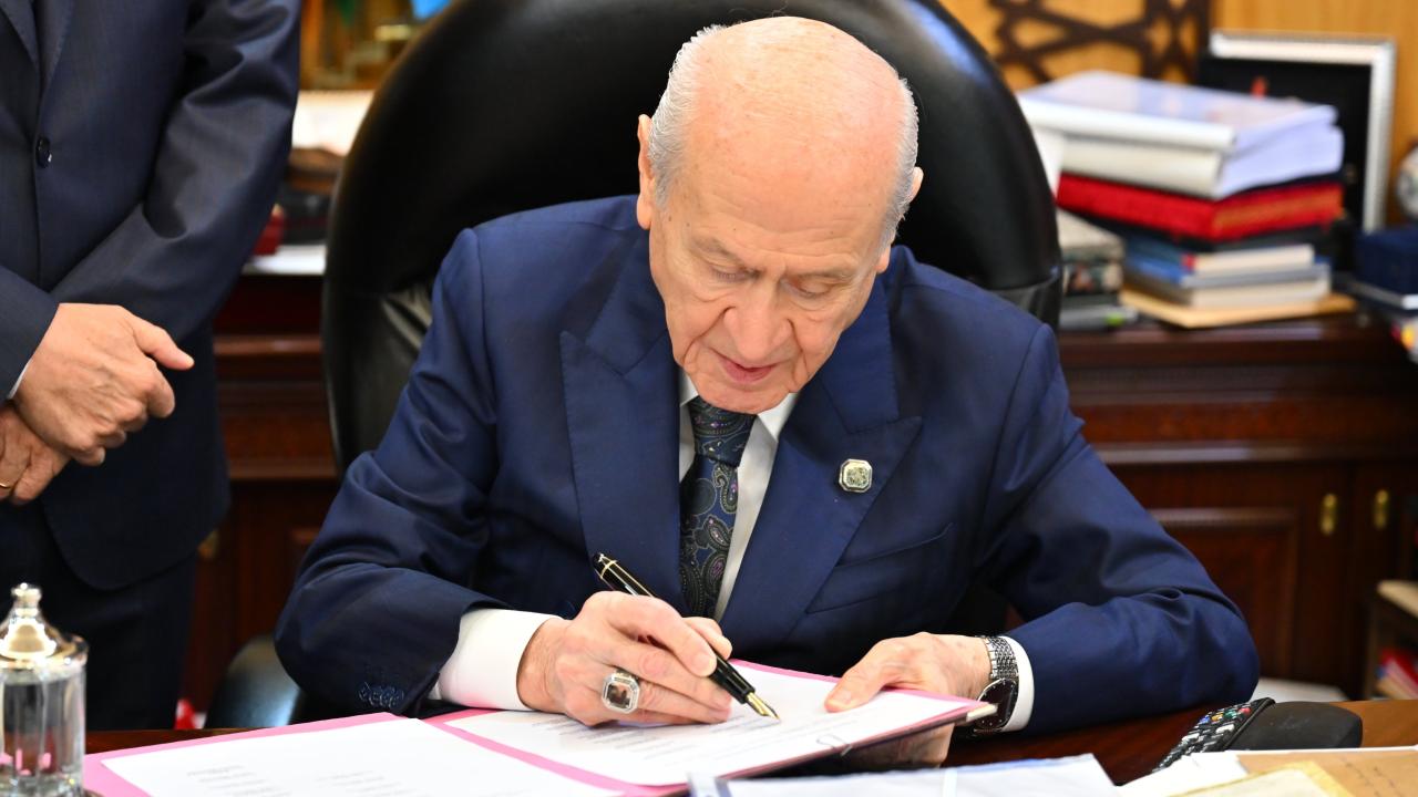Bahçeli, çerçeve yasa teklifini imzaladı