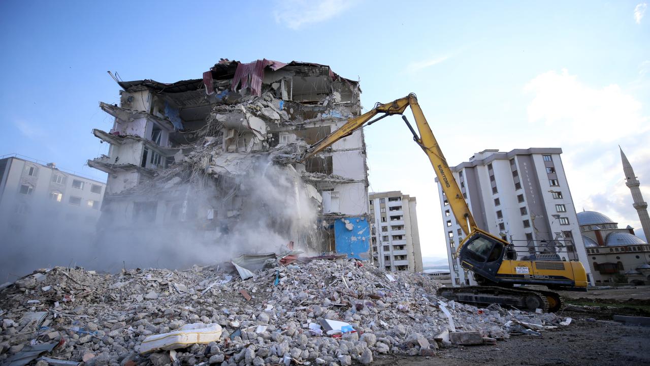 Yüksek binaların yıkımıyla ilgili yeni kurallar geldi
