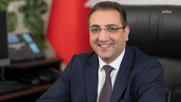CHP’li Balçova Belediye Başkanı Onur Yiğit, görevine iade edildi