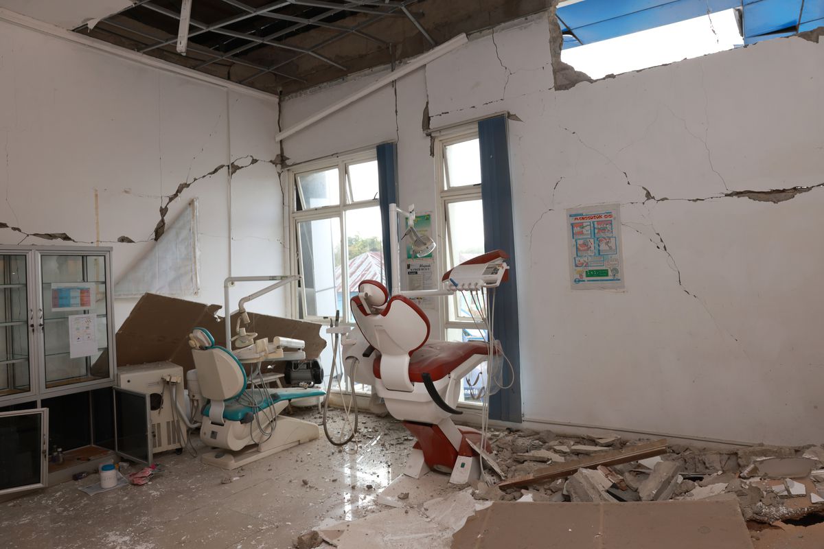 Endonezya’da 7,7 büyüklüğündeki depremde can kaybı 75’e yükseldi