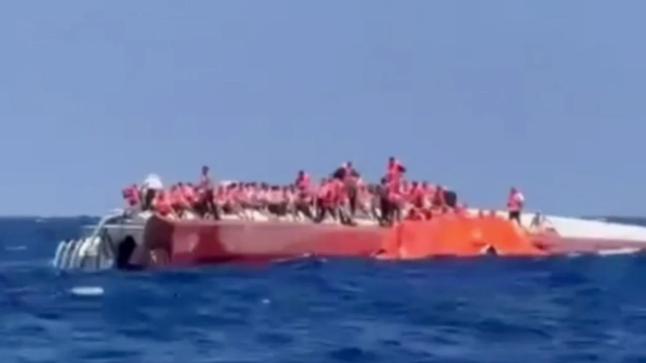 Girne açıklarında yolcu feribotu battı: 276 kişi için kurtarma çalışmaları sürüyor