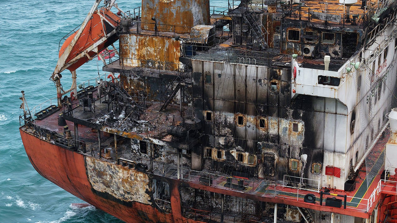 Karadeniz’de insansız hava aracıyla vurulan tanker Samsun’da karaya oturdu