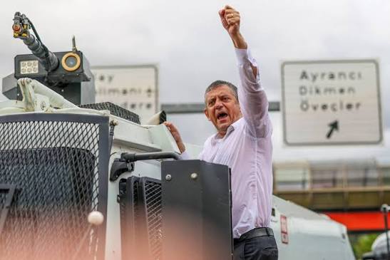 Yasa dışı bahiste siyaset rüzgarı: Özgür Özel ve sanatçılar konusunda başlık açıldı