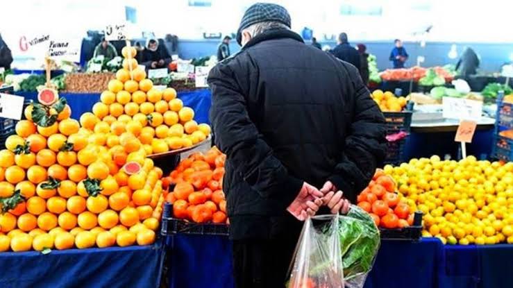 Pazarda hem yurttaş hem esnaf dertli: Alamıyoruz, satamıyoruz