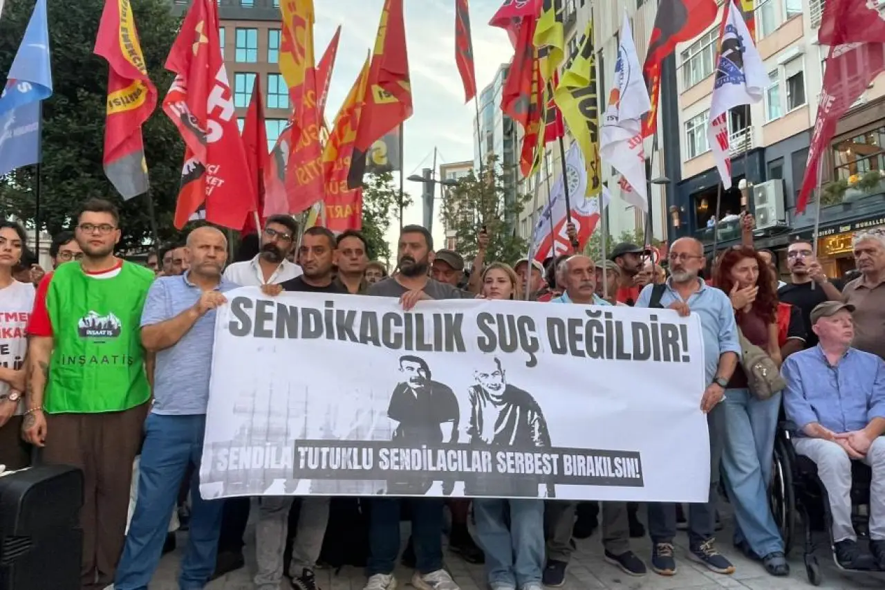 Gökay Çakır ve Başaran Aksu’nun tutuklanması Kadıköy’de protesto edildi