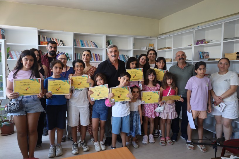 Dersim’de Kirmancki kursa katılan çocuklar katılım belgelerini aldı