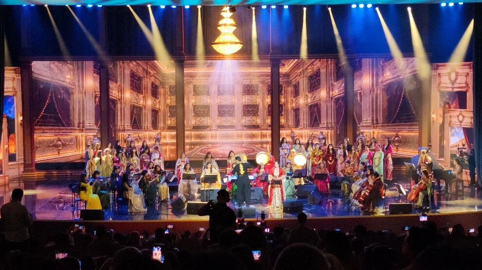 70 müzisyen ve şarkıcıdan oluşan Koma Keçen Kurdistane ilk konserini düzenledi