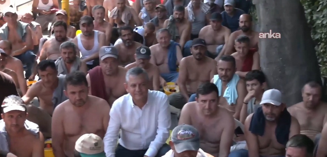 Özgür Özel’den, madencilere baretle destek
