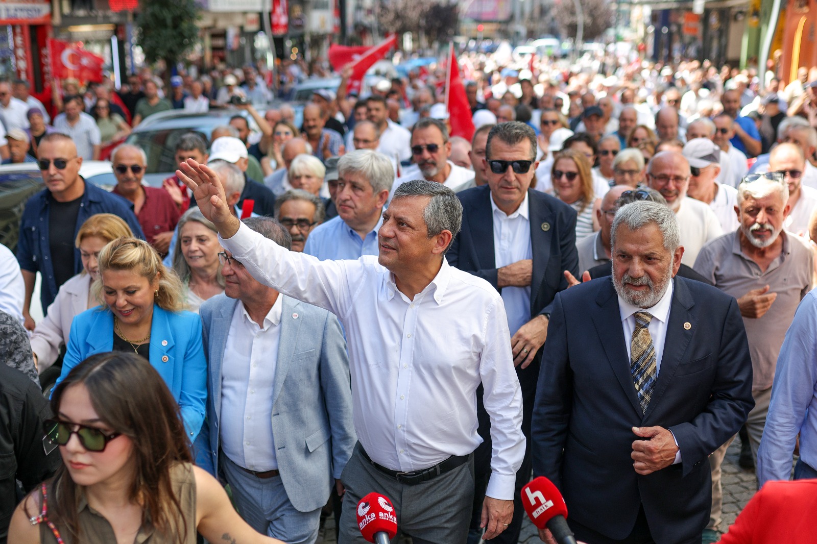 Özgür Özel Rize’de Erdoğan’ı eleştirdi: ‘Siyaset transferle kazanılmaz’