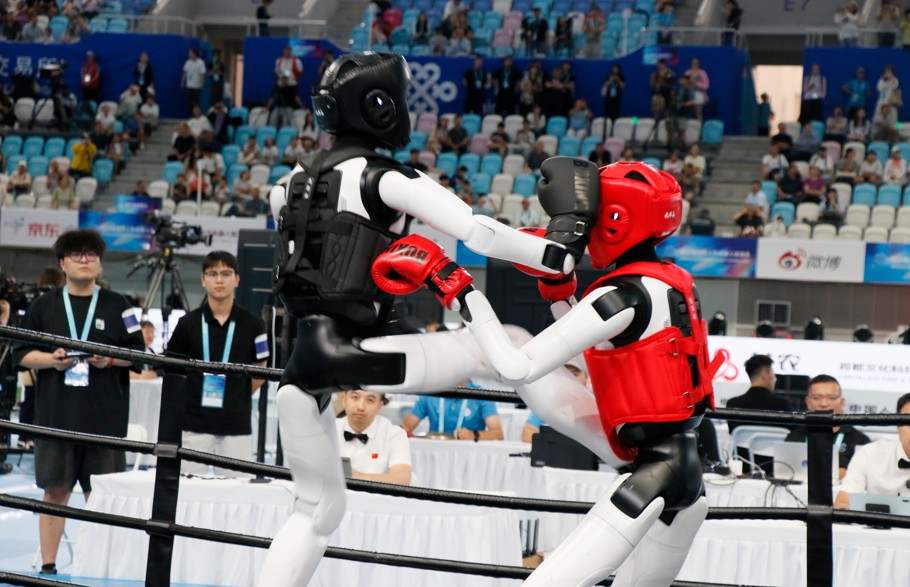 Çin’de Dünya İnsansı Robot Oyunları spor ve senaryo müsabakalarıyla devam etti