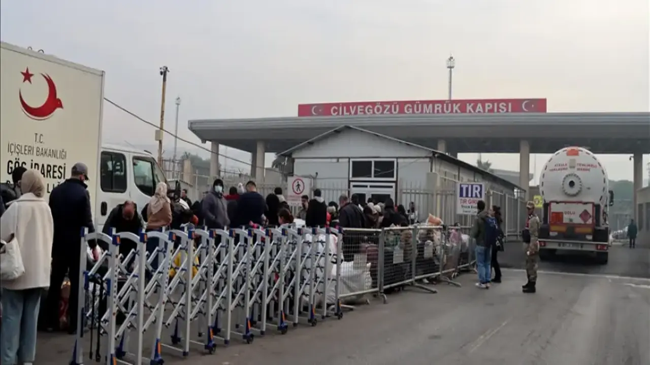 Suriye vatandaşlarına yönelik vize uygulamalarında ‘hava yoluyla seyahat’ şartı kaldırıldı