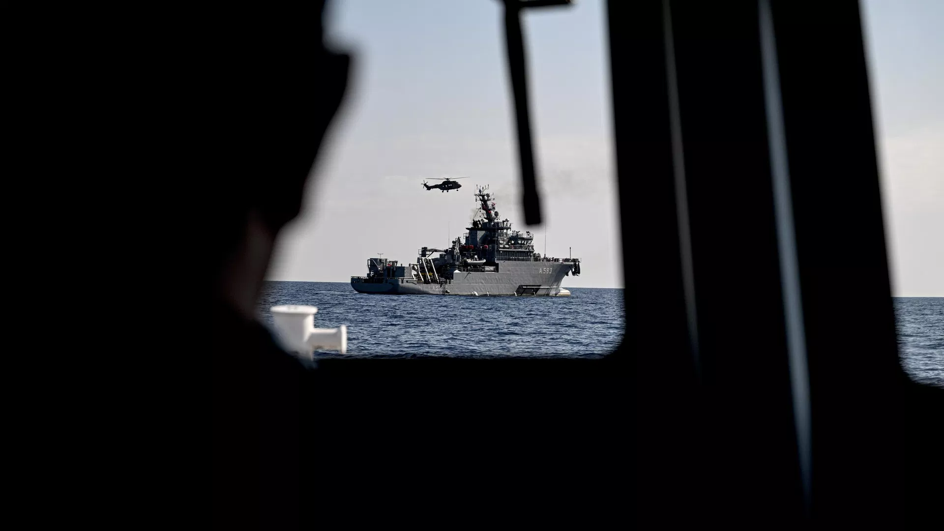 Girne’de batan gemiye ulaşıldı: Kayıp 20 kişi için aramalar sürüyor
