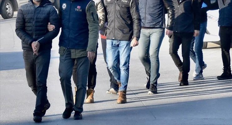 10 ilde sosyalistlere operasyon : 39 kişi gözaltında