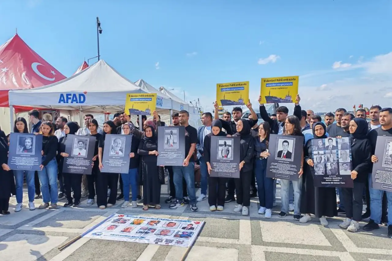 Batan gemideki kayıp denizcilerin aileleri: ‘Kayıplarımız istatistiklerden ibaret değil’