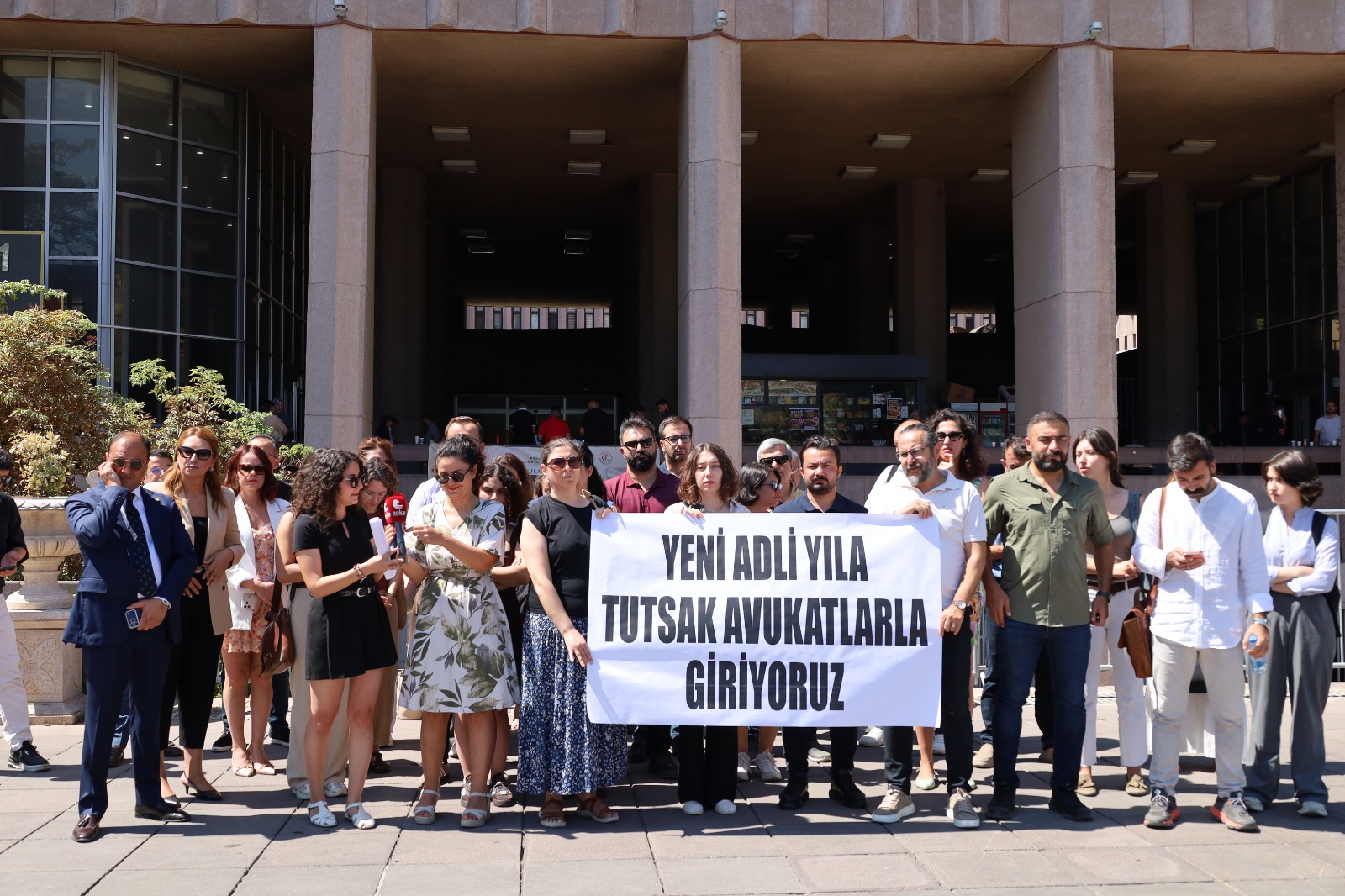Hukukçulardan bağımsız yargı çağrısı: ‘Talimatla hukuk, telkinle adalet, baskıyla bağımsız yargı olmaz’