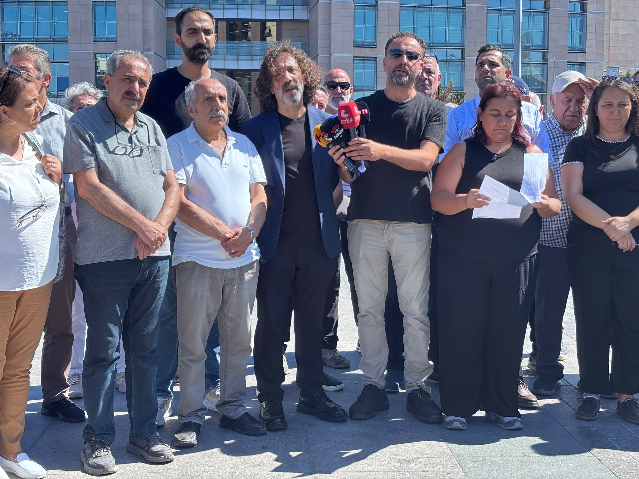 Alevi örgütlerinden Kemal Öztürk ve Altan Tan hakkında suç duyurusu: ‘Asıl mesele iktidarın buna neden sessiz kaldığıdır’