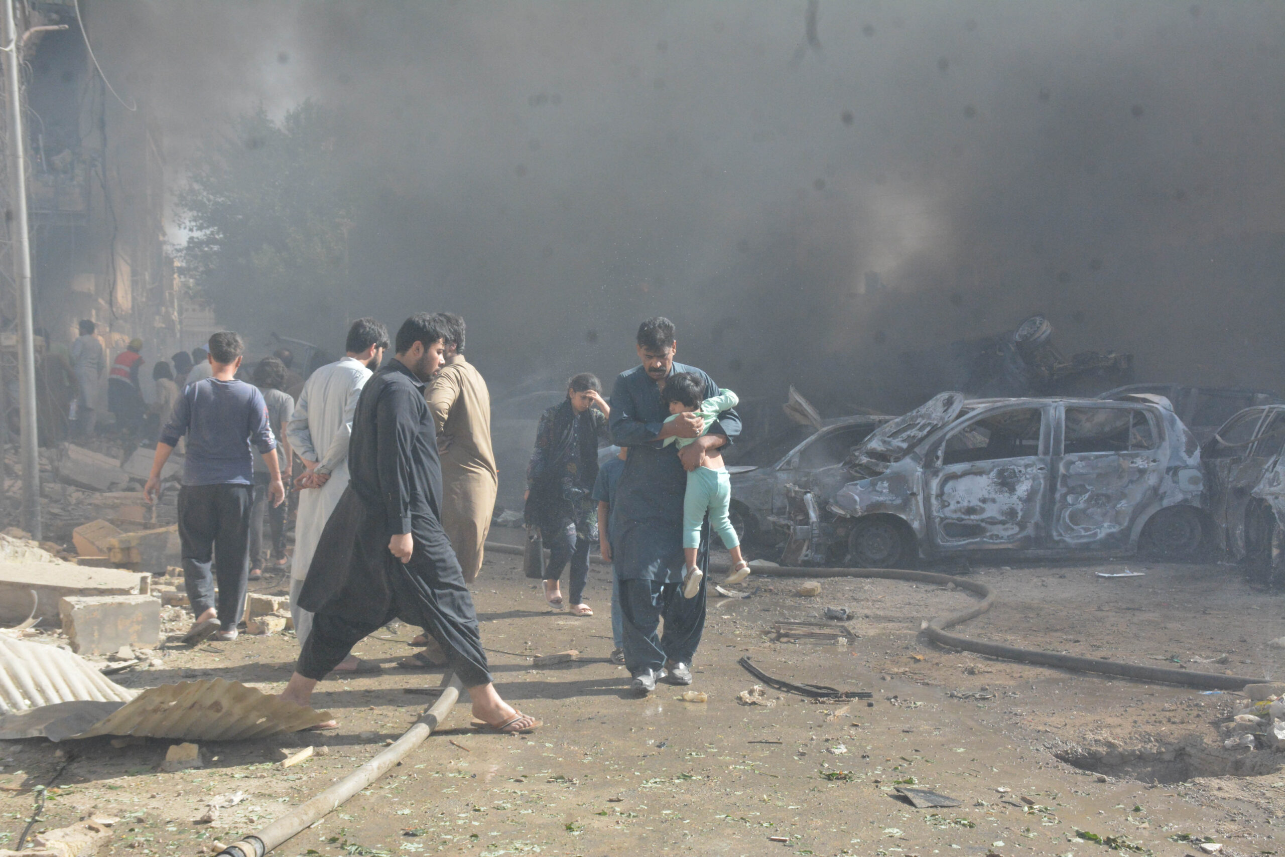 Pakistan’da cami yakınında patlama: 15 kişi hayatını kaybetti