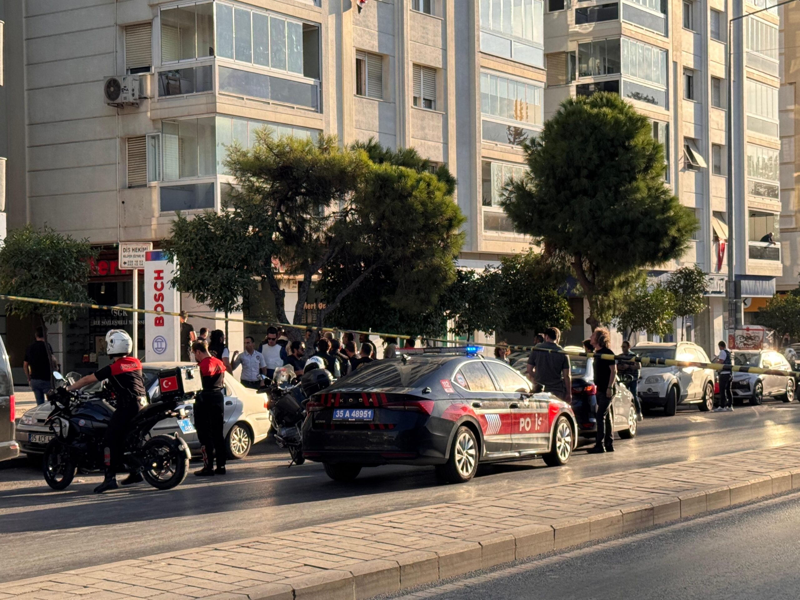 İzmir’de silahlı banka soygunu girişimi: Çalışanı rehin aldı