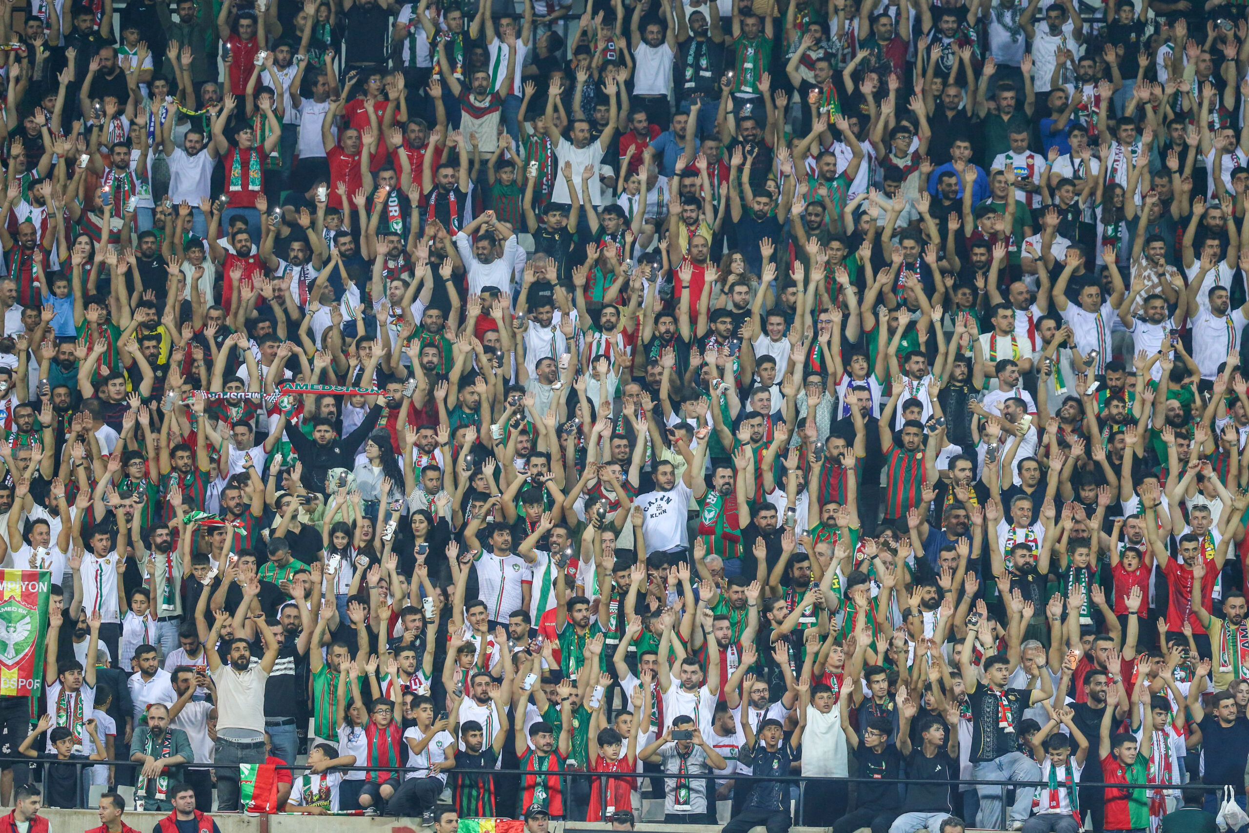 Amedspor Başakşehir maçı başladı