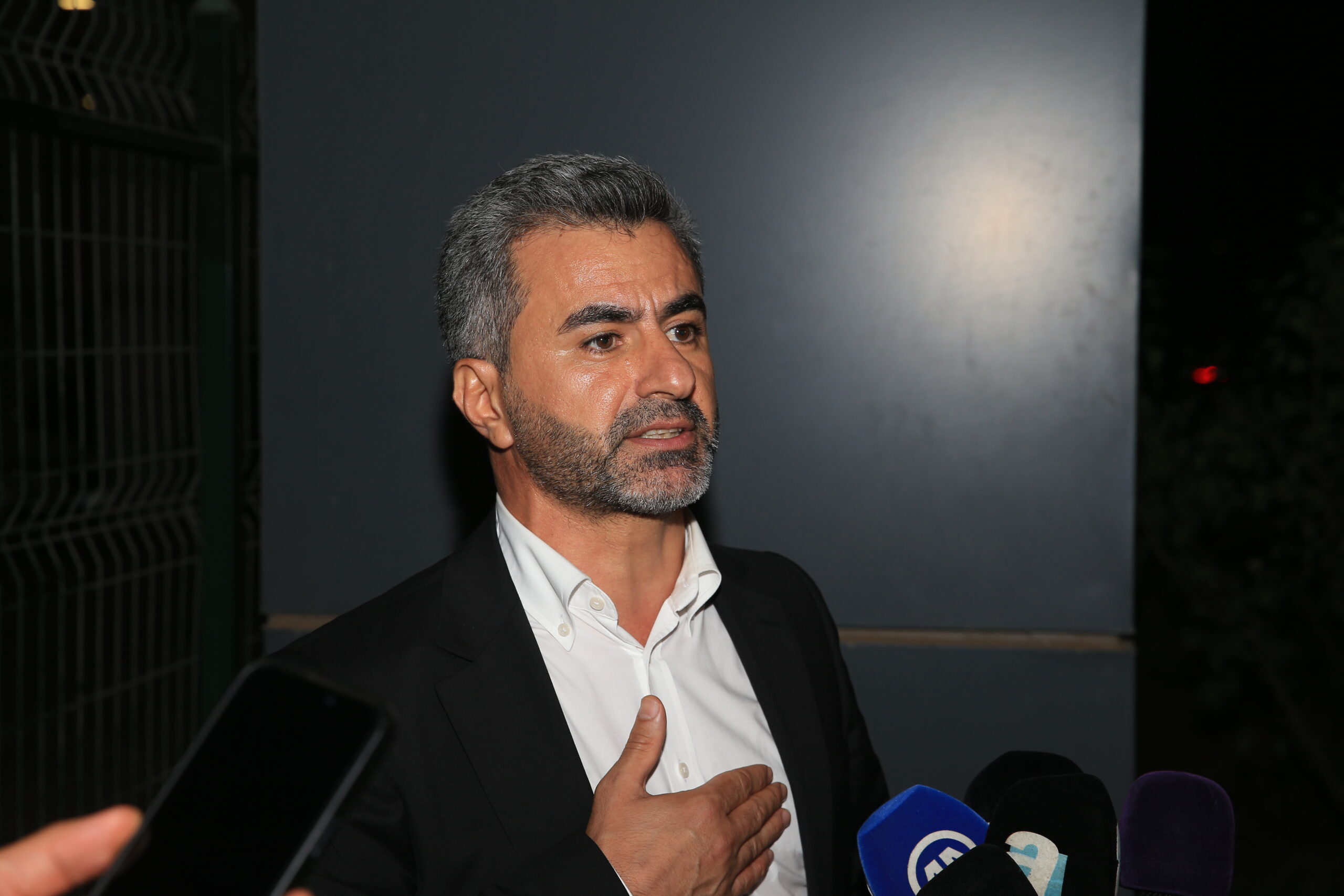 Tarihi galibiyet sonrası Nahit Eren’den hakemlere tepki: ‘İstanbul takımları gol atana kadar maçı sürdürecek misiniz?’