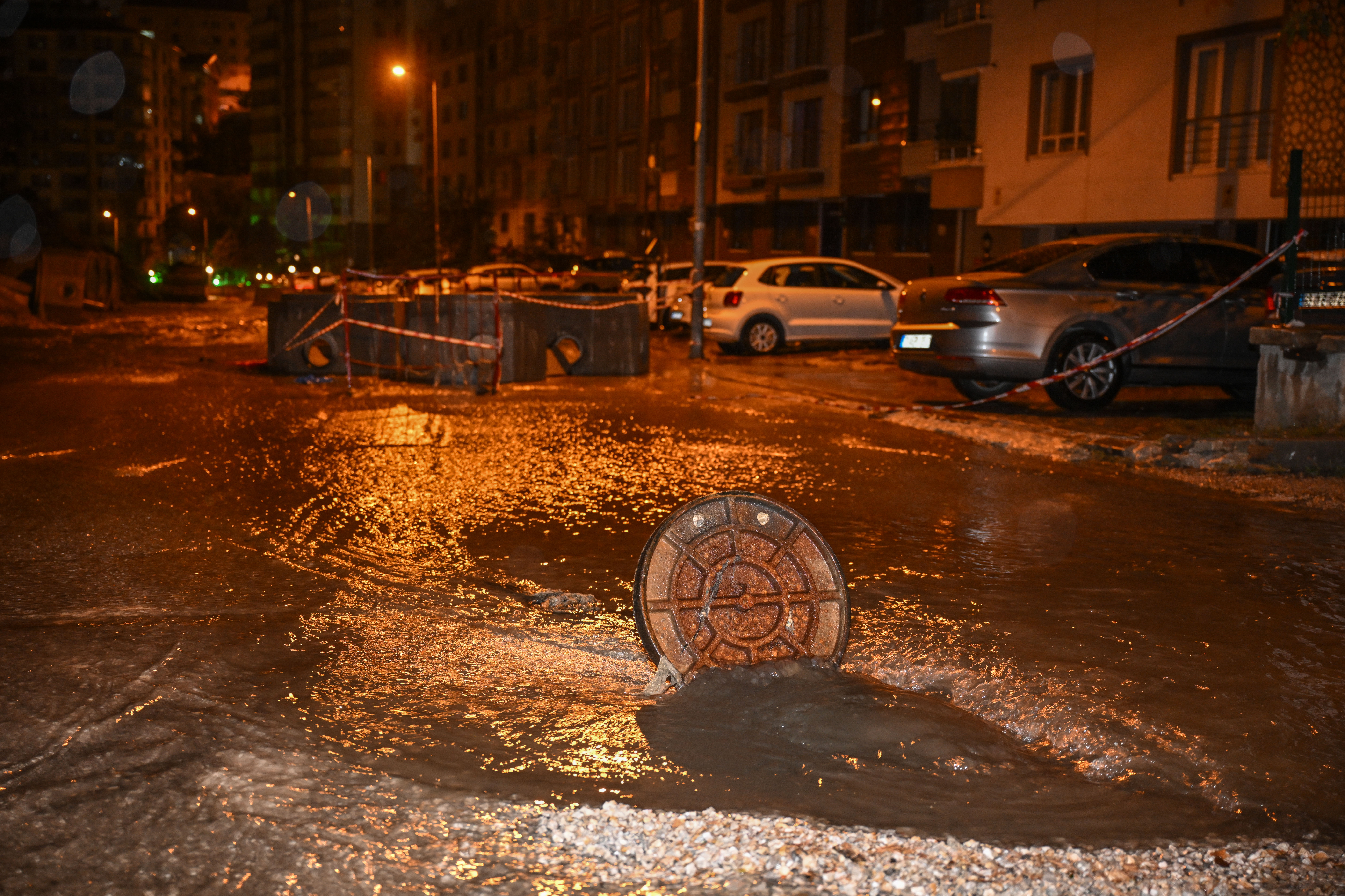 Ankaralılara kuvvetli sağanak ve fırtına uyarısı