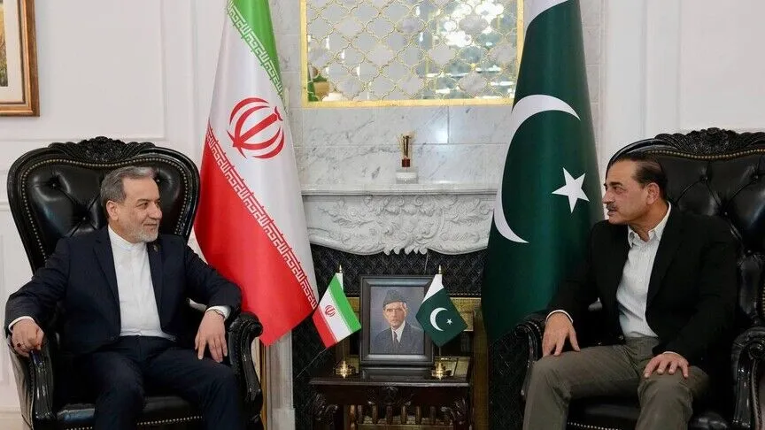 İran Dışişleri Bakanı Arakçi ile Pakistan Genelkurmay Başkanı Munir görüştü
