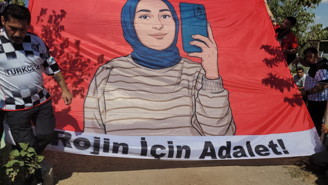 Narin Güran ve Rojin Kabaiş’in mezarına Beşiktaş Çarşı Grubu’ndan ziyaret: Dayanışma mesajı