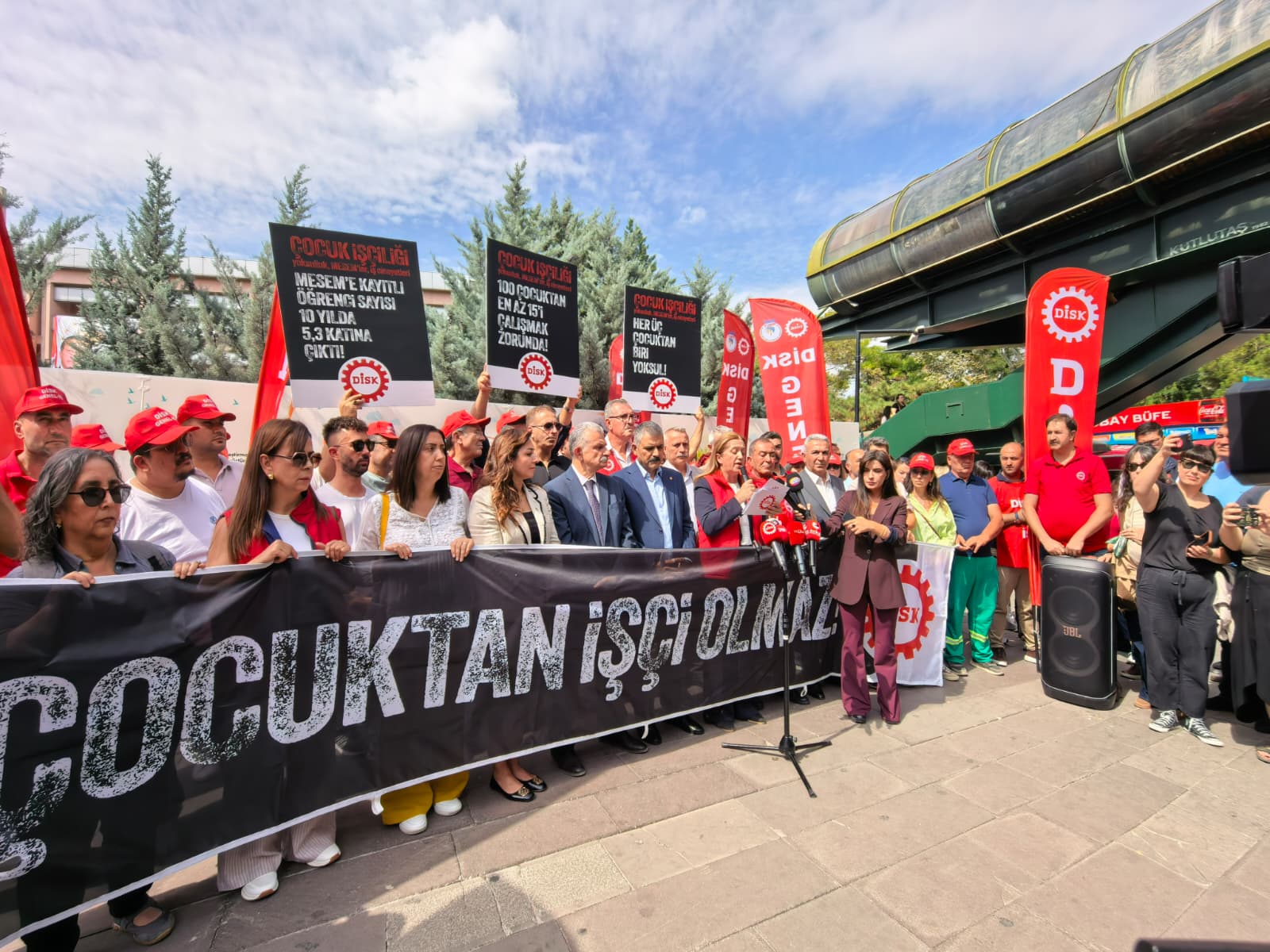DİSK MEB önünde: ‘Çocuklar ölmesin, MESEM’ler kapatılsın’