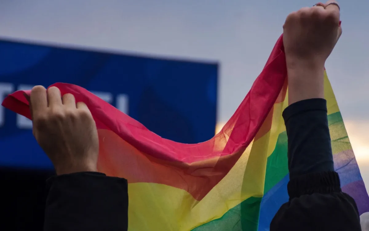 BM ve AP’den LGBTİ+ derneklerine operasyon tepkisi: ‘Ülkeyi son derece karanlık bir yola sürüklüyor’