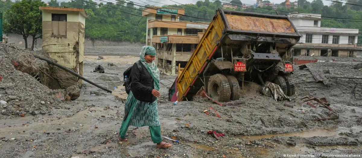 Nepal’deki selde hayatını kaybedenlerin sayısı 987’ye yükseldi