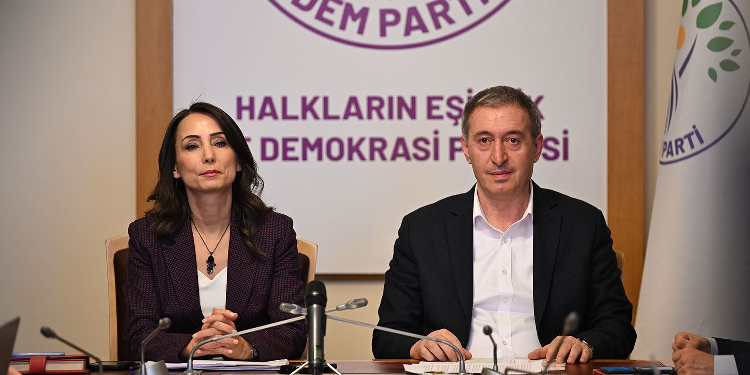 Hatimoğulları ve Bakırhan, Diyarbakır’da yerel yönetimler toplantısında