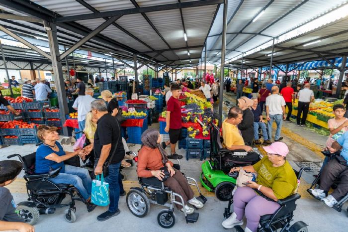 Mersin’de Türkiye’nin ilk engelsiz pazarı açıldı