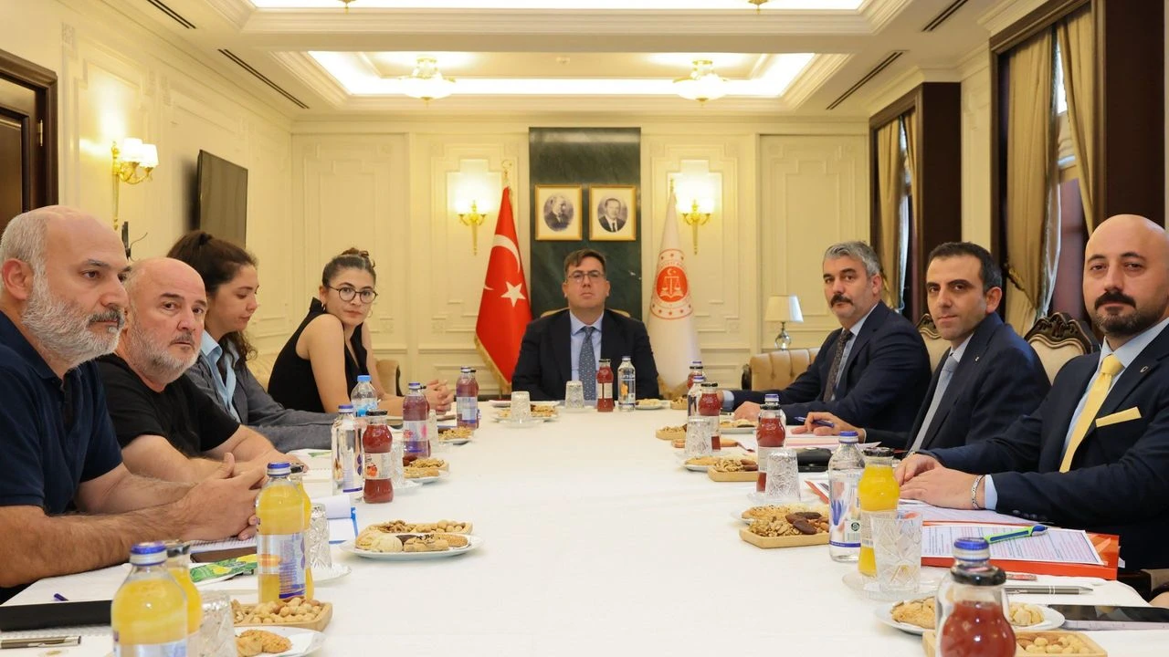 6 Şubat depremleri | 11 gündür nöbet tutuyorlardı: Adalet Peşinde Aileleri Bakanlıkla görüştü
