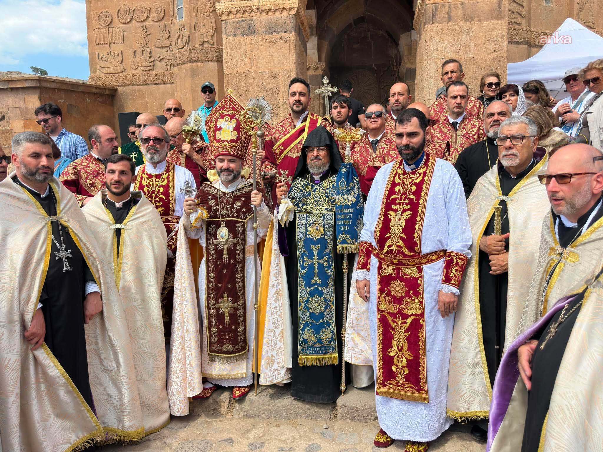 Akdamar Adası’nda 14. ayin | Türkiye Ermenileri Patriği Maşalyan: Barış bu topraklara ve bu halklara gelsin