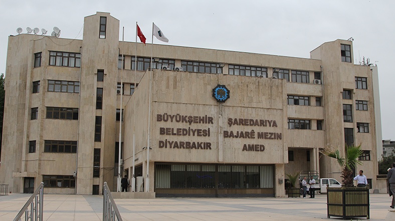 Diyarbakır Büyükşehir Belediyesi Eş Başkanlığı’na Emin Ay getirildi