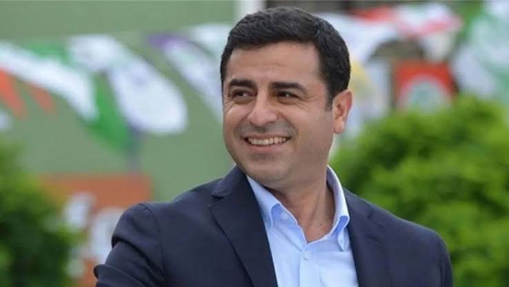 Demirtaş’ı ziyaret eden Sırrı Sakık: ‘Arkadaşlarımızın özgürlüğü çerçeve yasaya bağlanmamalıdır’