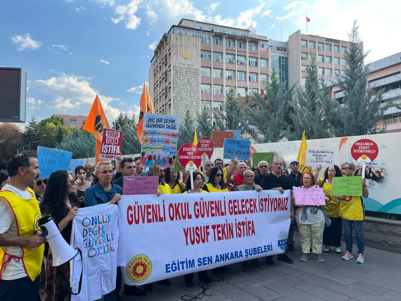 Eğitim Sen’den MEB’e şiddet tepkisi: Güvenli okul, güvenli gelecek istiyoruz