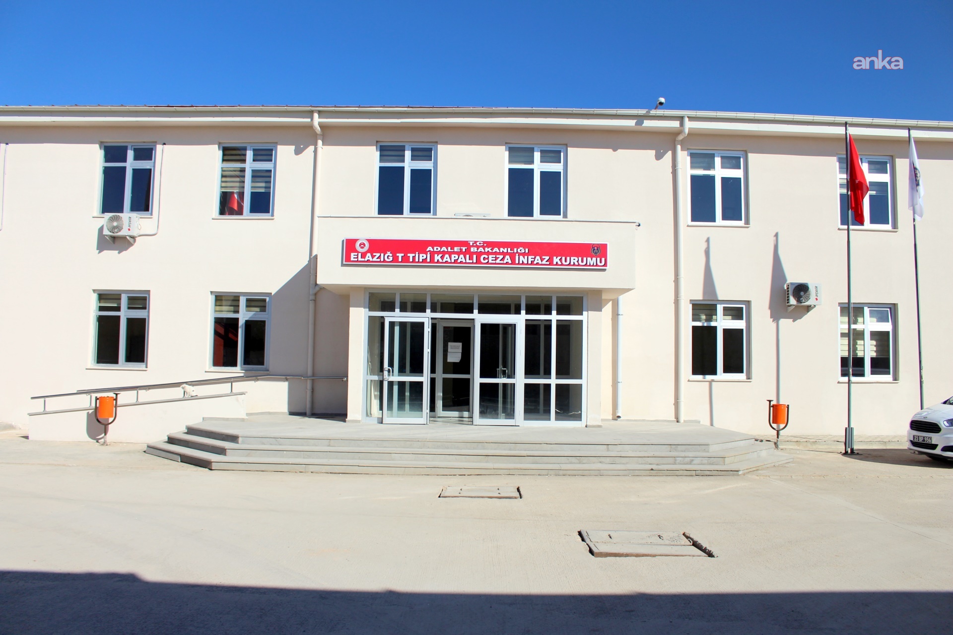 Elazığ T Tipi Cezaevi’nde yangın: 19 tutuklu dumandan etkilendi