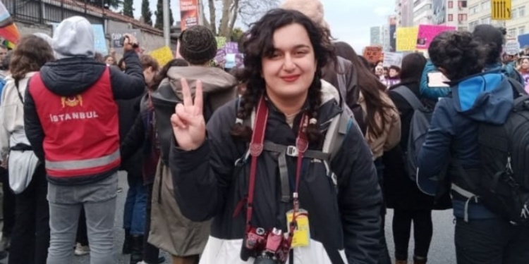 Gazeteci Elif Bayburt tahliye edildi