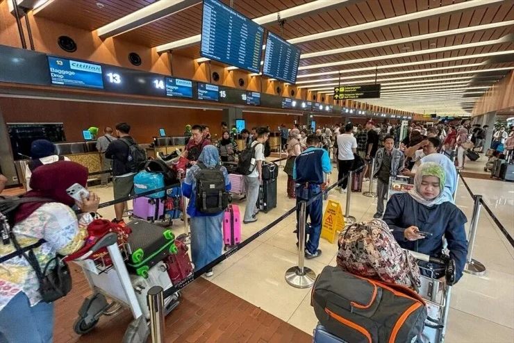 Endonezya’daki yanardağ patlaması sonrası 1500’den fazla uçuş iptal edildi