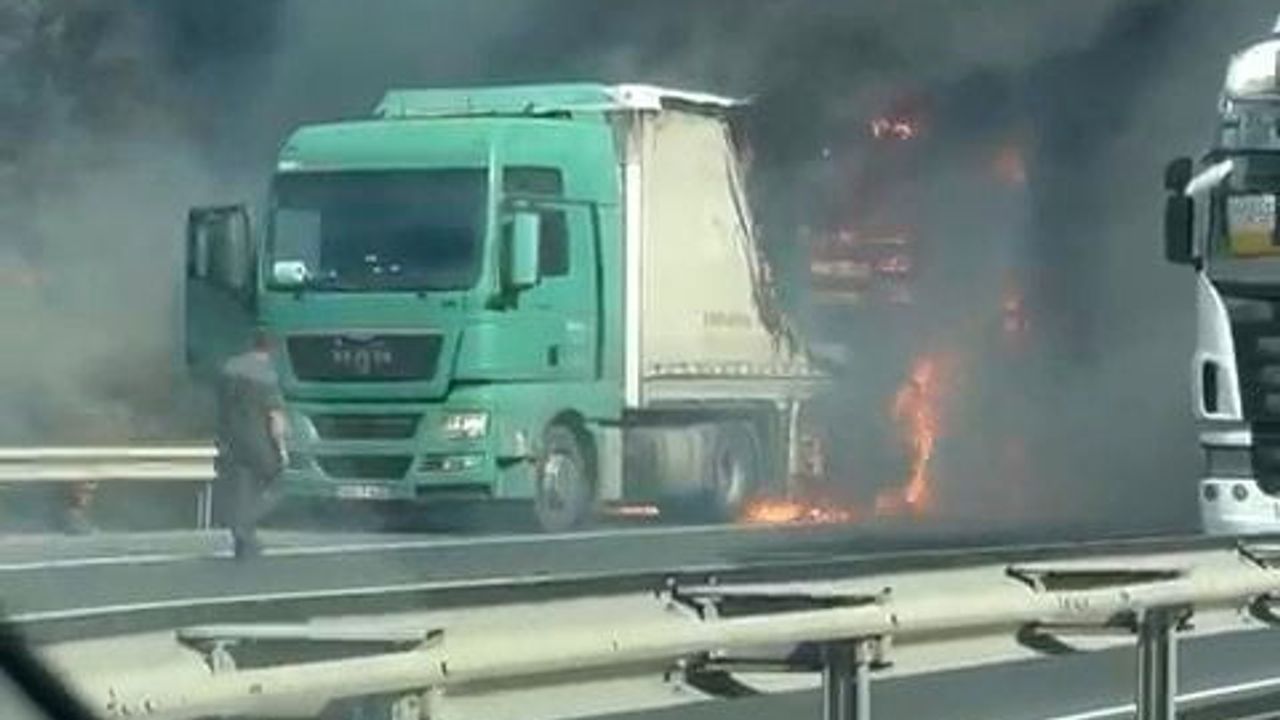 Esenyurt’ta tırda çıkan yangın söndürüldü