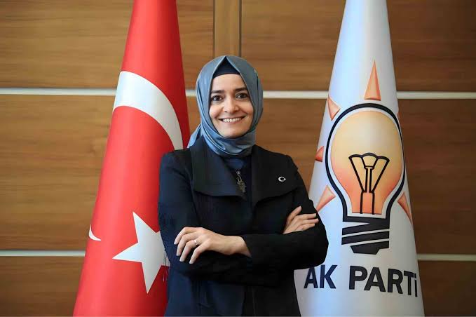 AK Parti Genel Başkan Yardımcısı Fatma Betül Sayan Kaya görevlerinden affını istedi