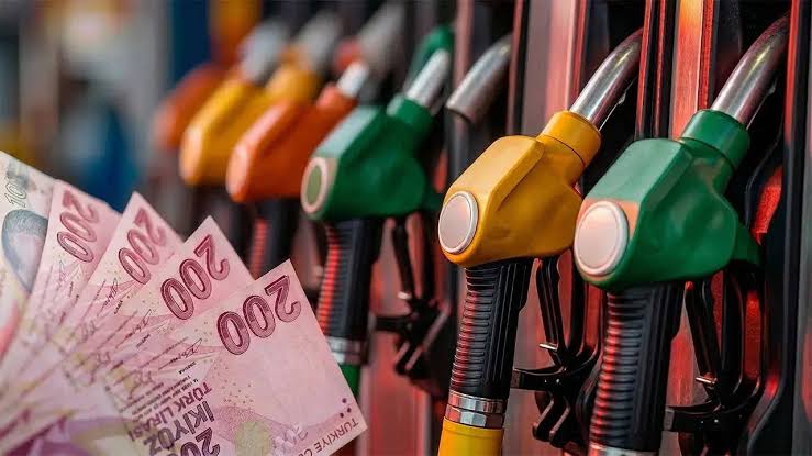Akaryakıtta ÖTV Ayarı: Benzin 95 liraya dayanıyor, pompa fiyatları gece yarısı değişiyor