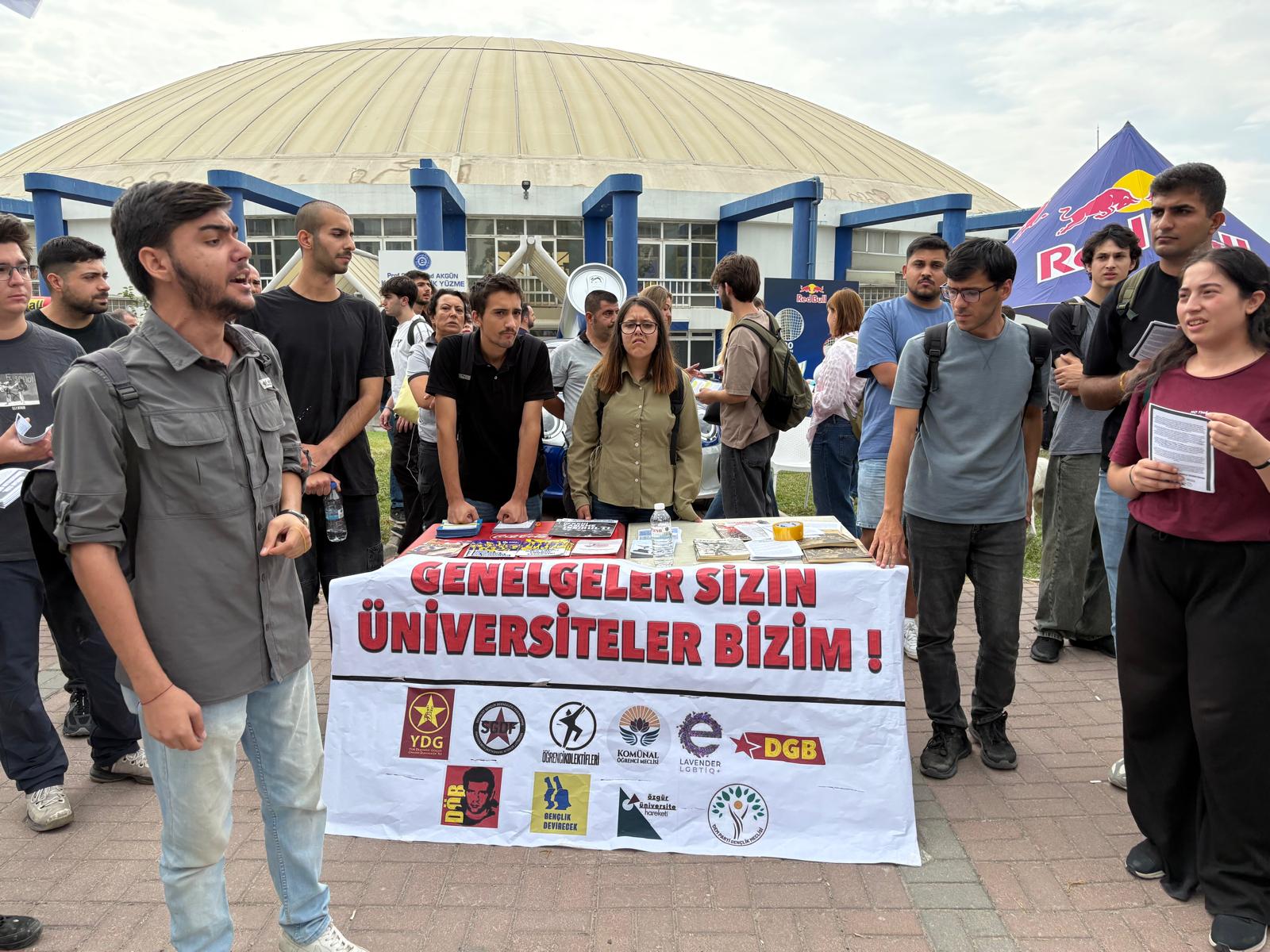 Ege Üniversitesi’nde öğrencilere polis müdahalesi: Çok sayıda gözaltı var
