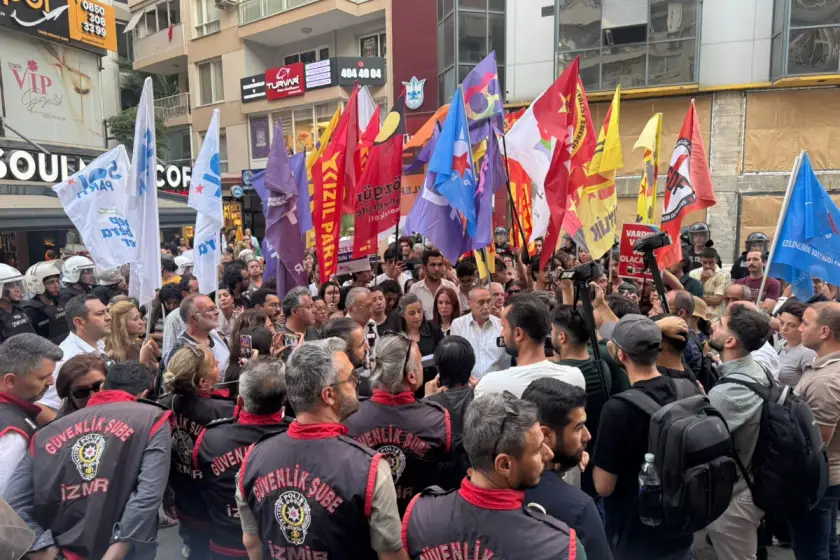 İzmir’de ‘Ailem Güvende’ operasyonu protesto edildi: 2 kişi gözaltına alındı