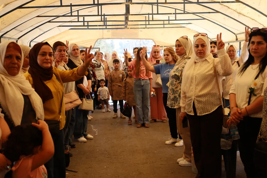 Kuzey ve Doğu Suriye’de ana dili protestoları: Kamışlo’da BM ofisi önünde oturma eylemi